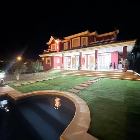 Red House Homestay *